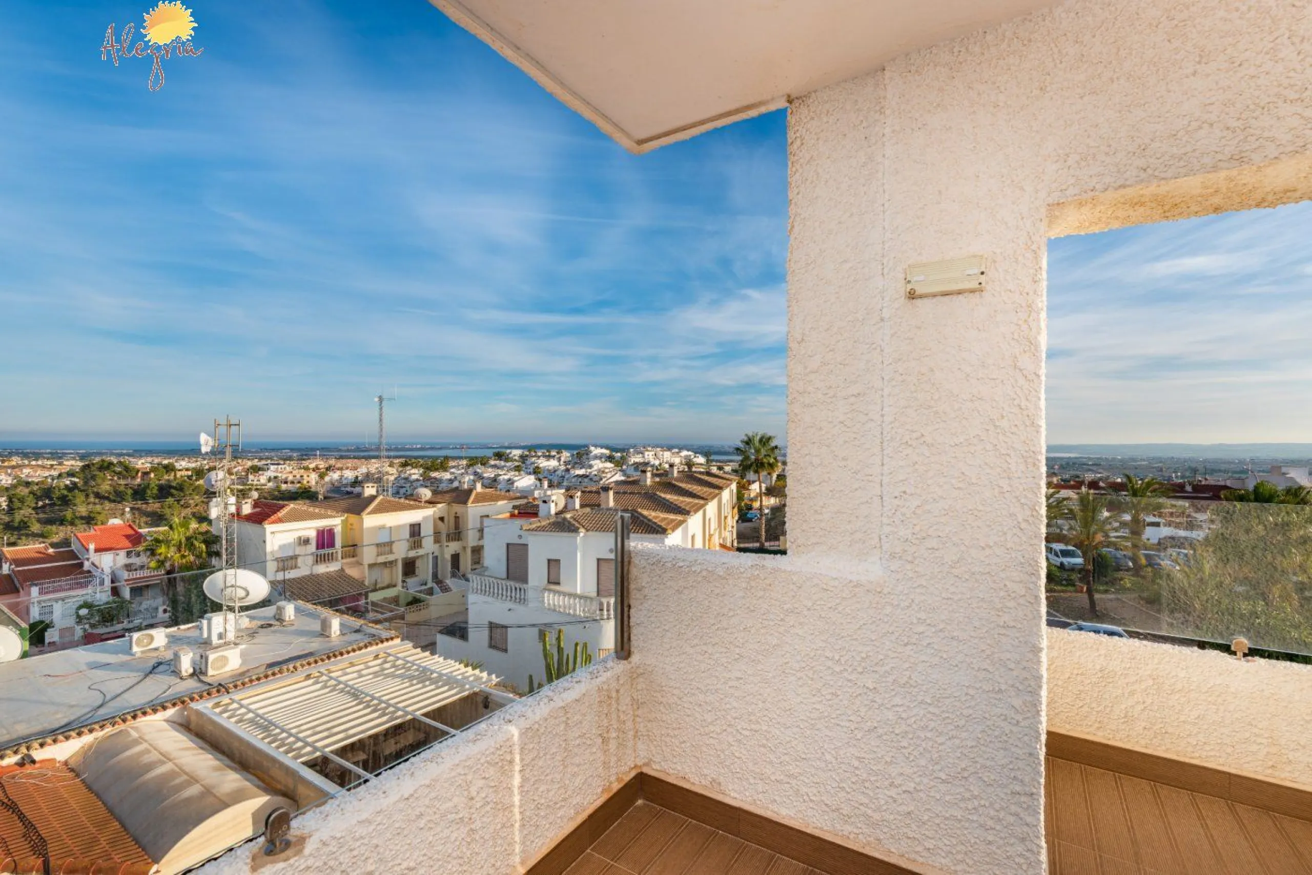Ático único de 170m2 con vistas panorámicas en Ciudad Quesada!