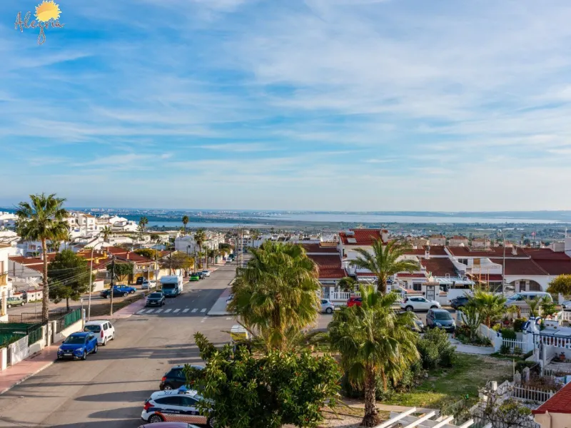 Ático único de 170m2 con vistas panorámicas en Ciudad Quesada!