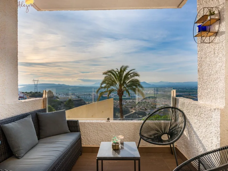 Ático único de 170m2 con vistas panorámicas en Ciudad Quesada!