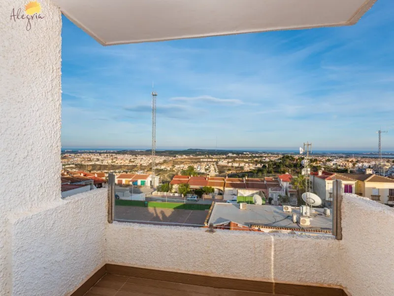 Ático único de 170m2 con vistas panorámicas en Ciudad Quesada!