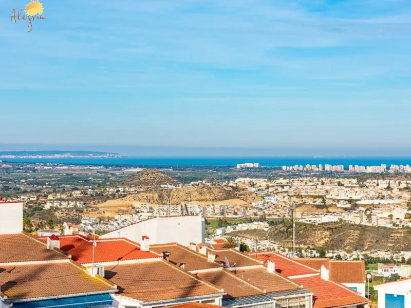 Ático único de 170m2 con vistas panorámicas en Ciudad Quesada!