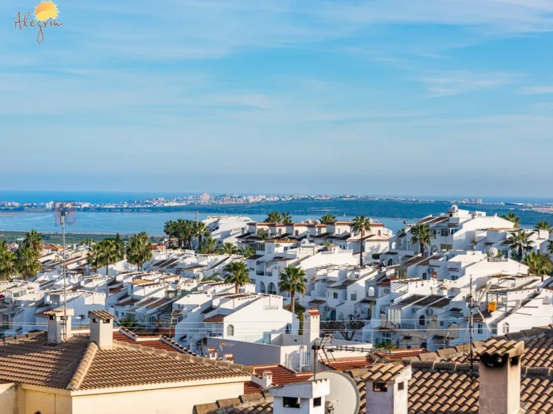 Ático único de 170m2 con vistas panorámicas en Ciudad Quesada!