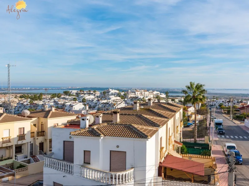 Ático único de 170m2 con vistas panorámicas en Ciudad Quesada!
