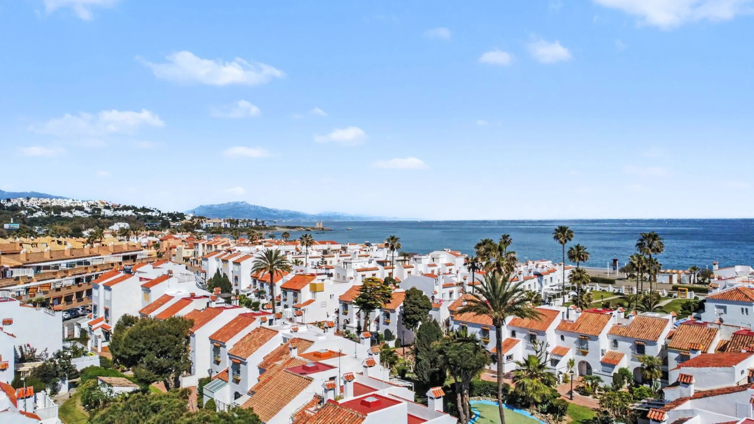 Strandnahes Reihenhaus in Casares Costa | Tourismuslizenz inklusive