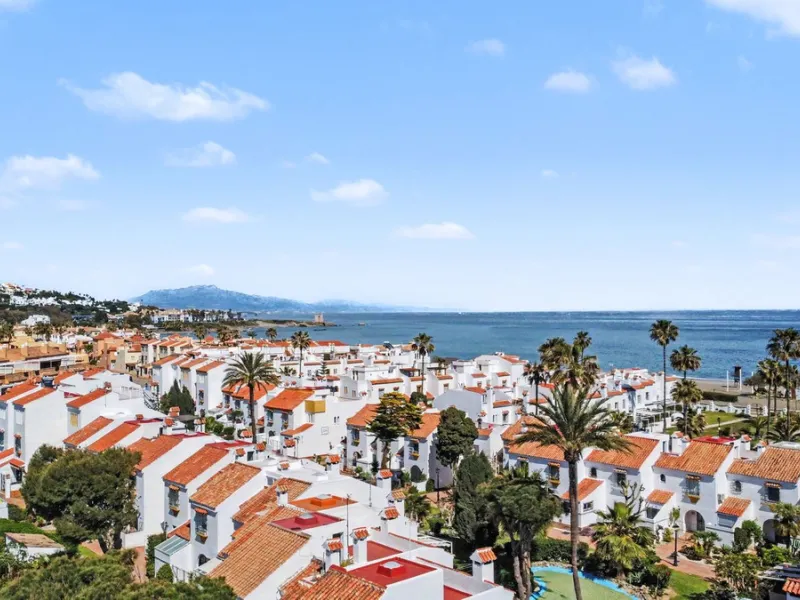 Strandnahes Reihenhaus in Casares Costa | Tourismuslizenz inklusive