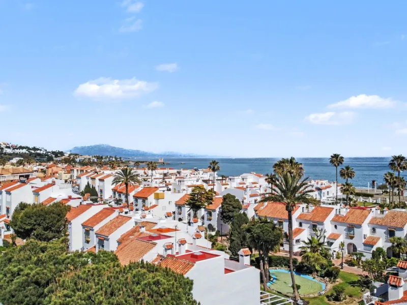 Strandnahes Reihenhaus in Casares Costa | Tourismuslizenz inklusive
