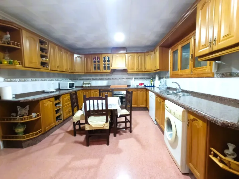INDEPENDENT VILLA OF 500M2 - LAND OF 10,000M2 NEXT TO BONALBA - MUCHAMIEL