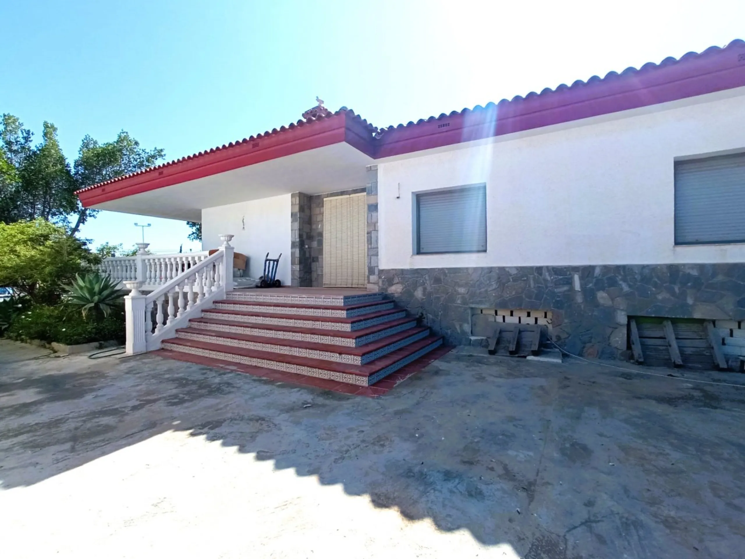 INDEPENDENT VILLA OF 500M2 - LAND OF 10,000M2 NEXT TO BONALBA - MUCHAMIEL