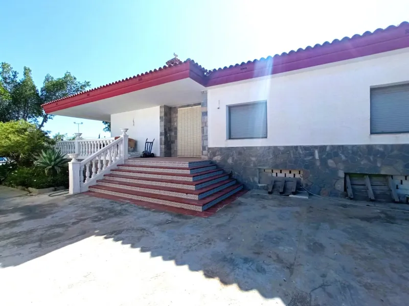 INDEPENDENT VILLA OF 500M2 - LAND OF 10,000M2 NEXT TO BONALBA - MUCHAMIEL