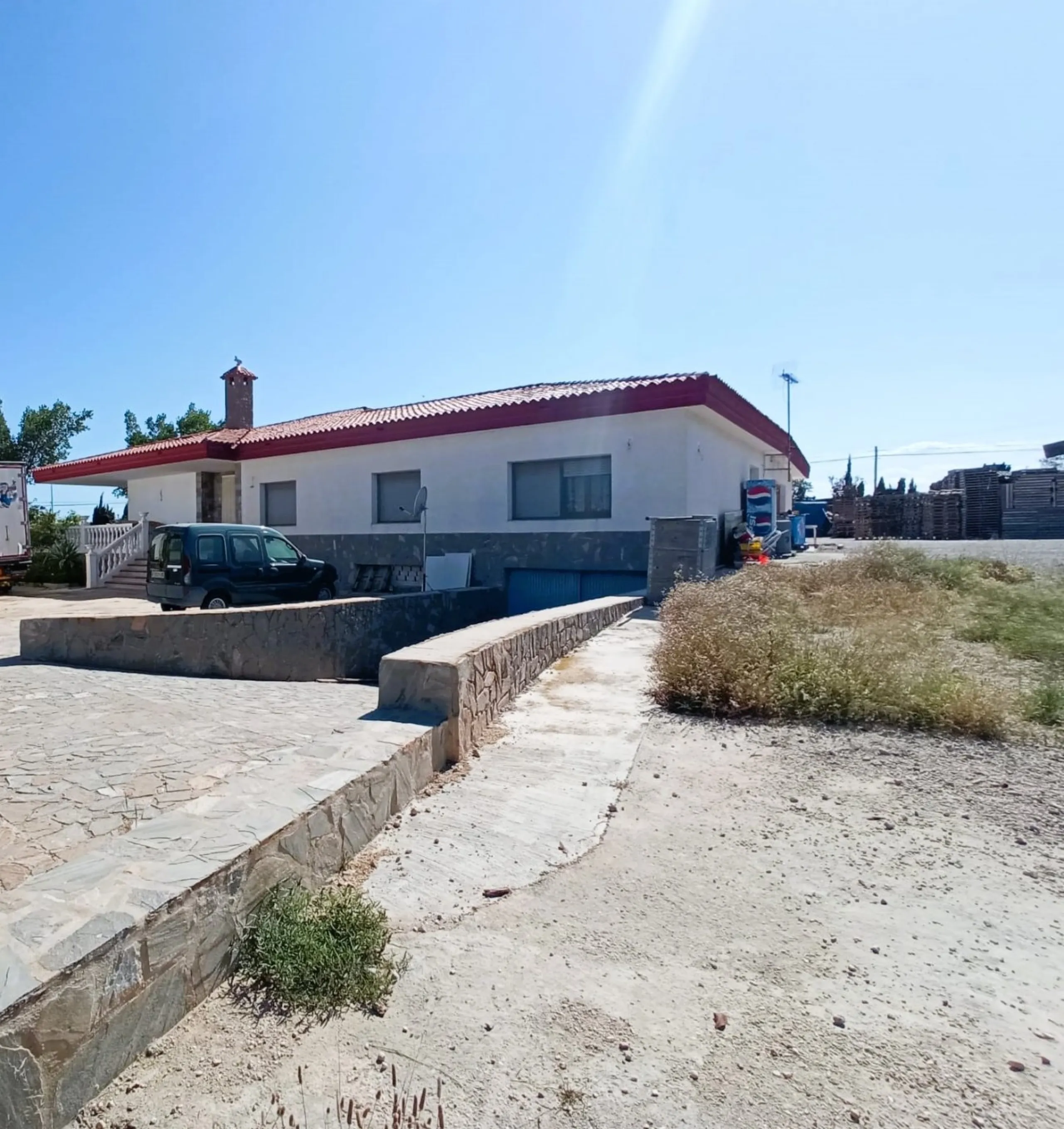 INDEPENDENT VILLA OF 500M2 - LAND OF 10,000M2 NEXT TO BONALBA - MUCHAMIEL