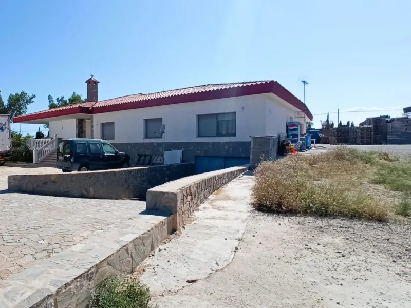 INDEPENDENT VILLA OF 500M2 - LAND OF 10,000M2 NEXT TO BONALBA - MUCHAMIEL