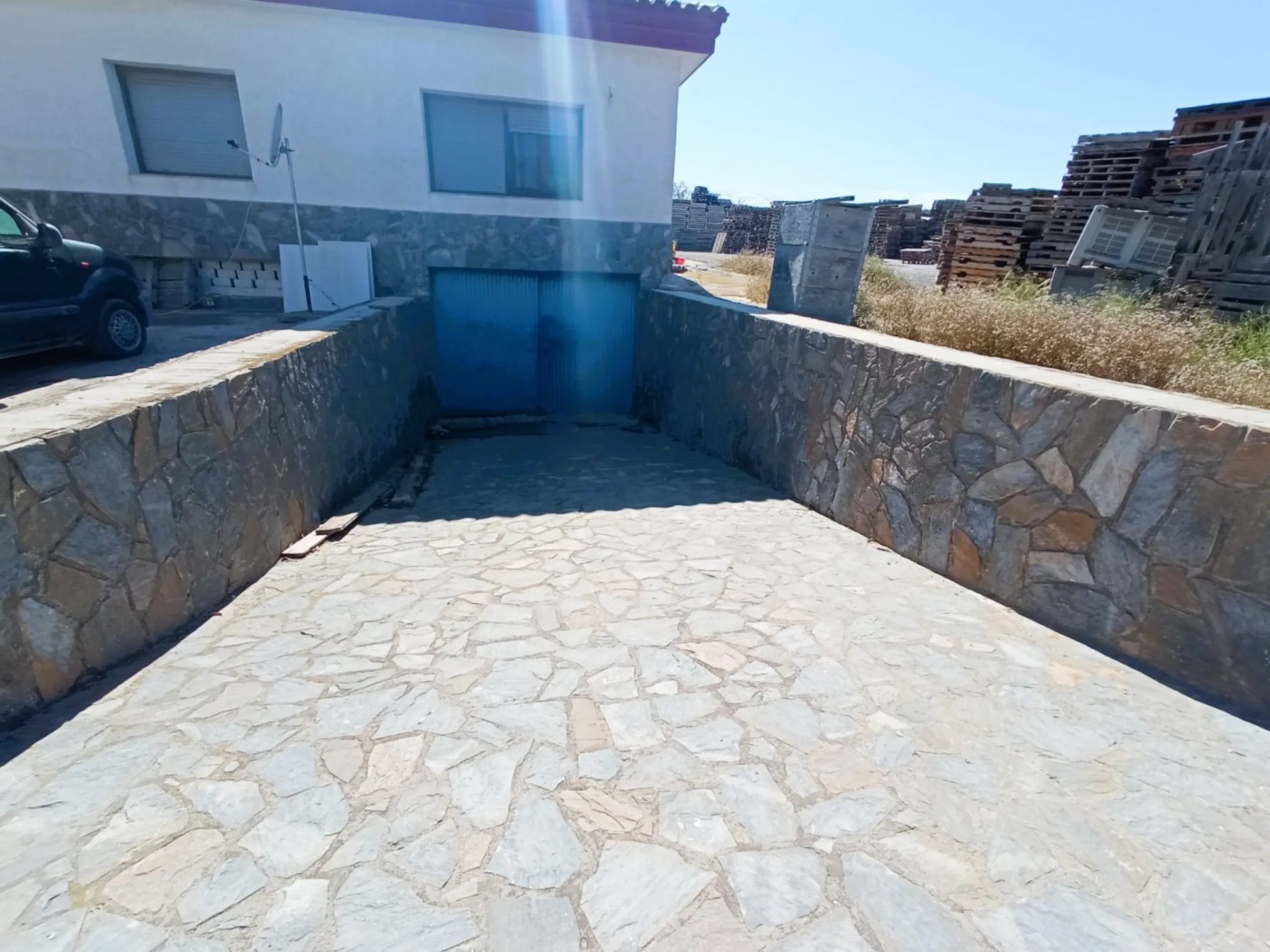 INDEPENDENT VILLA OF 500M2 - LAND OF 10,000M2 NEXT TO BONALBA - MUCHAMIEL