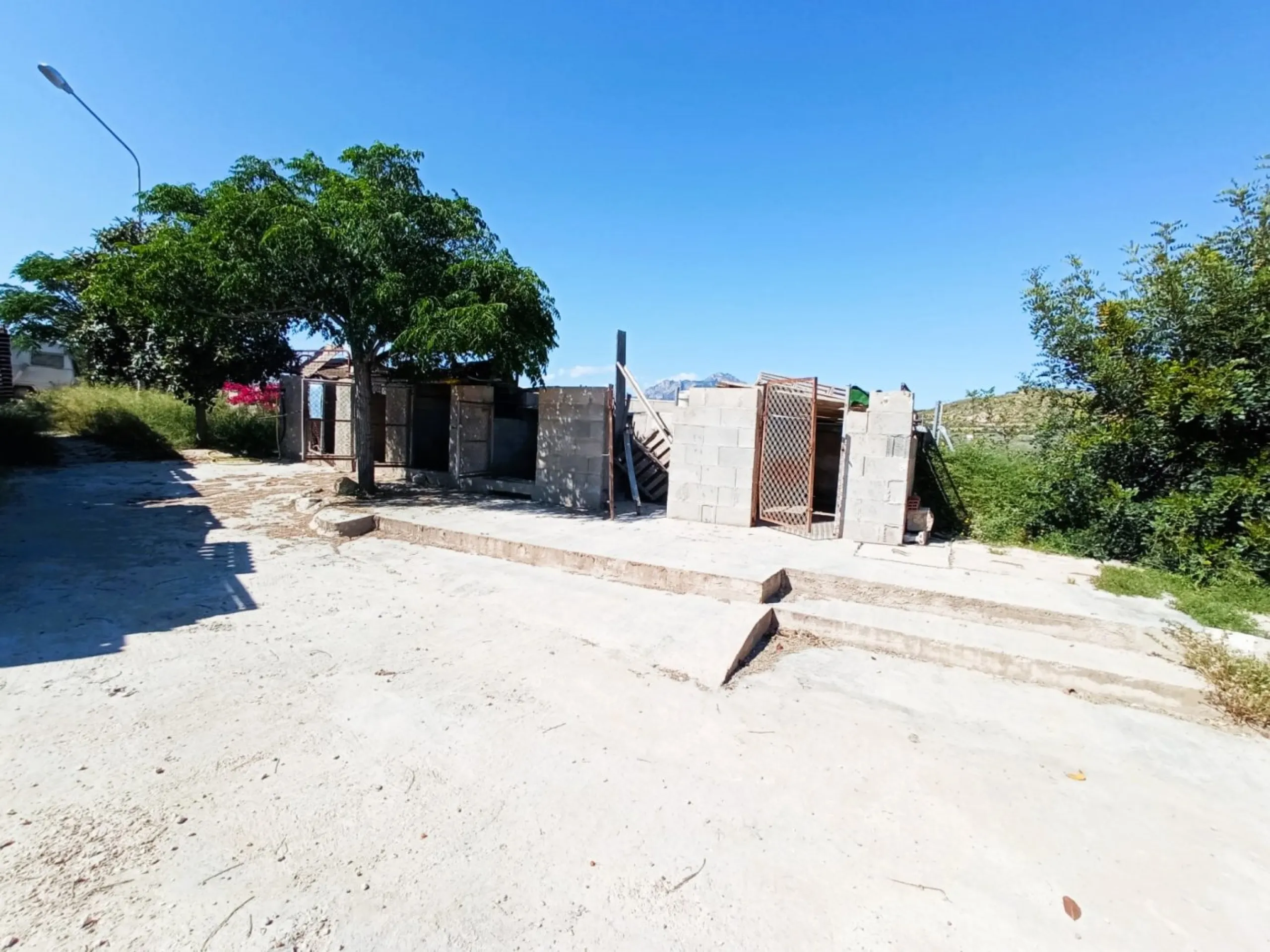 INDEPENDENT VILLA OF 500M2 - LAND OF 10,000M2 NEXT TO BONALBA - MUCHAMIEL