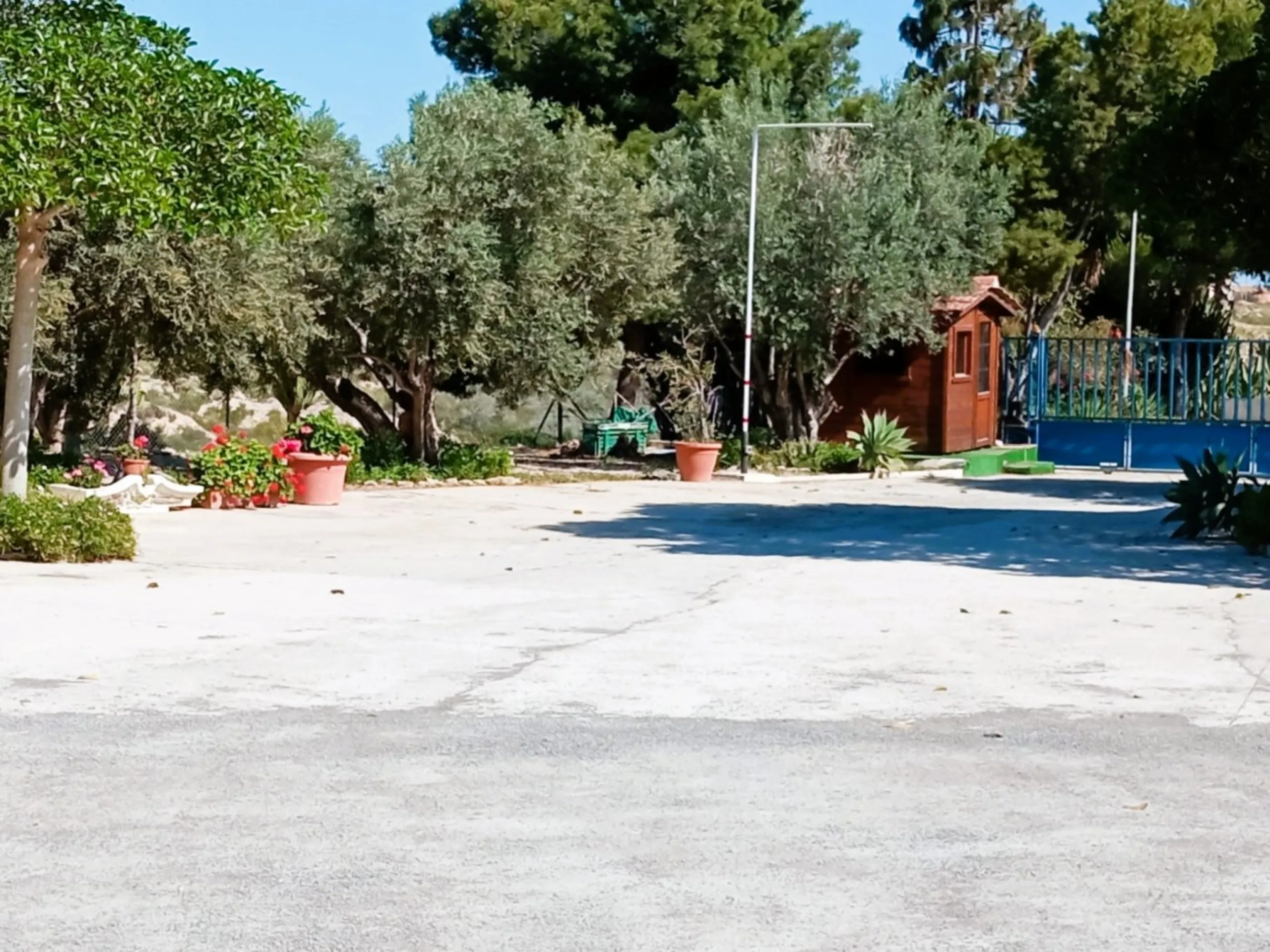 INDEPENDENT VILLA OF 500M2 - LAND OF 10,000M2 NEXT TO BONALBA - MUCHAMIEL