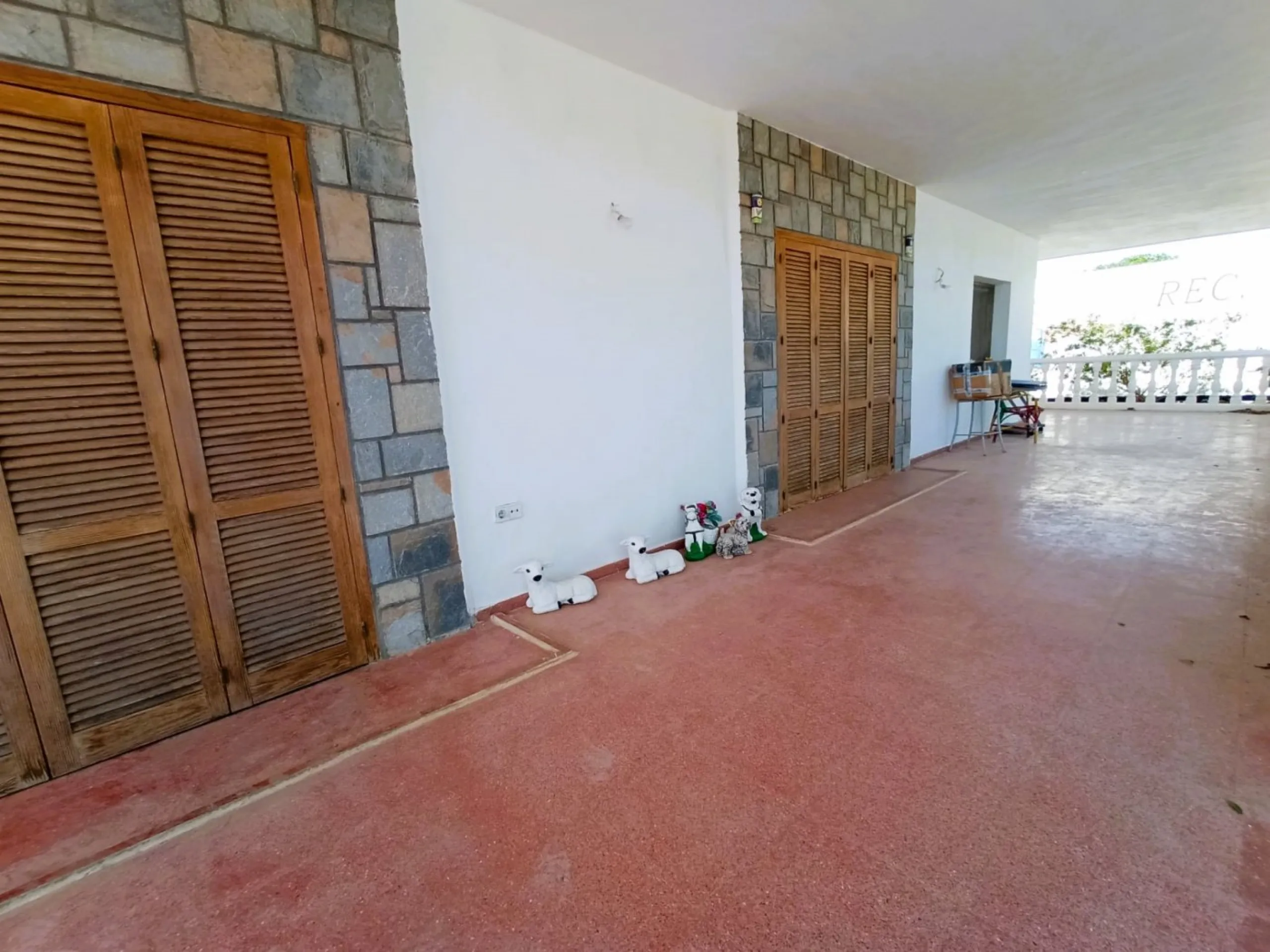 INDEPENDENT VILLA OF 500M2 - LAND OF 10,000M2 NEXT TO BONALBA - MUCHAMIEL