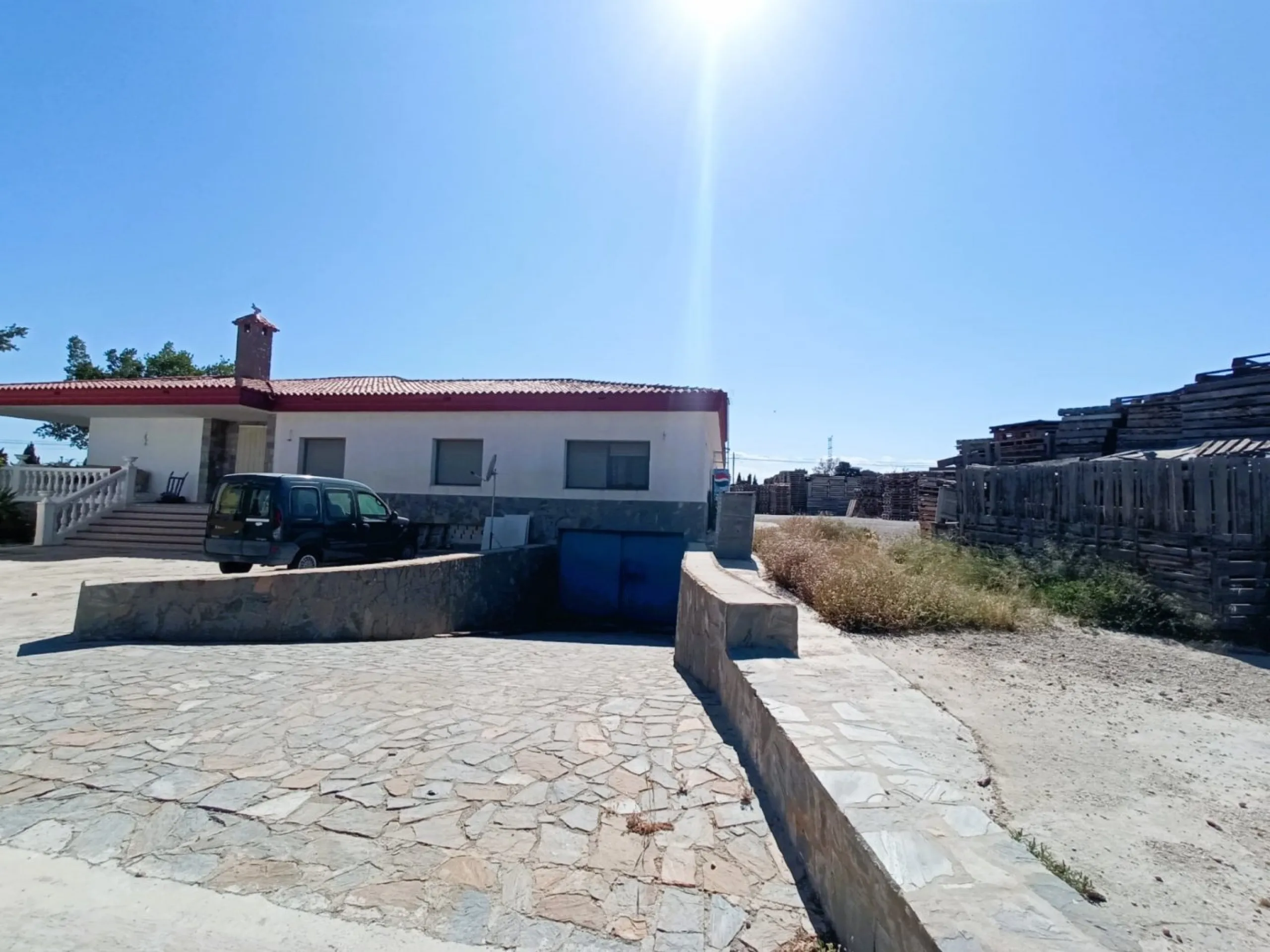 INDEPENDENT VILLA OF 500M2 - LAND OF 10,000M2 NEXT TO BONALBA - MUCHAMIEL