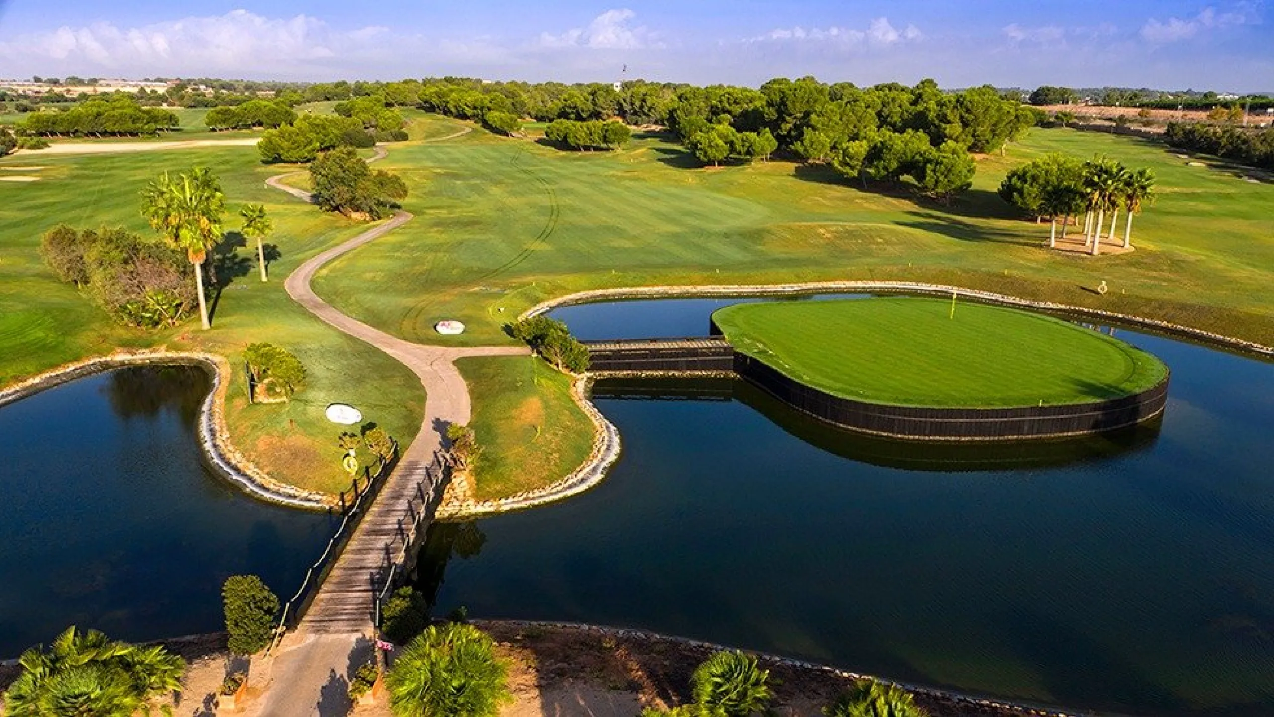 VILLAS DE OBRA NUEVA EN PILAR DE LA HORADADA EN EL CAMPO DE GOLF