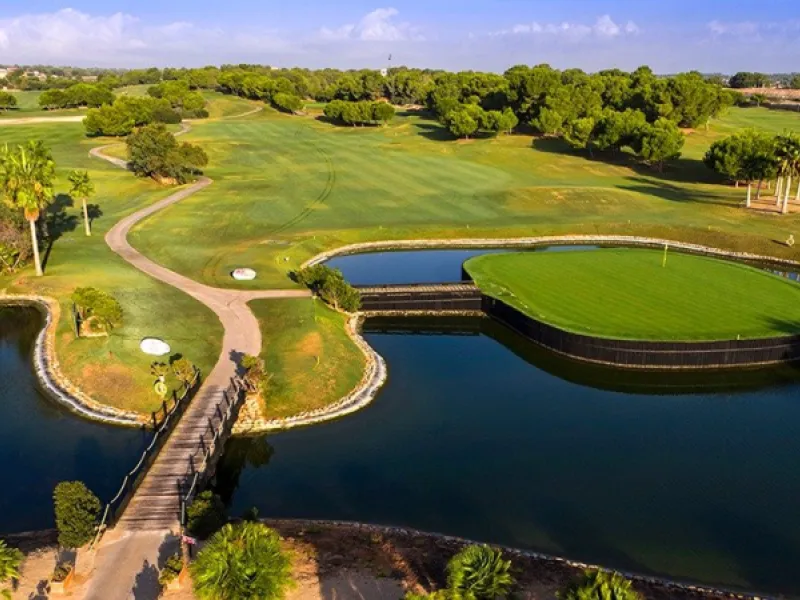 VILLAS DE OBRA NUEVA EN PILAR DE LA HORADADA EN EL CAMPO DE GOLF