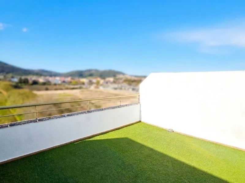 Renovated and Bright Duplex in Pineda de Mar with Large Terraces
