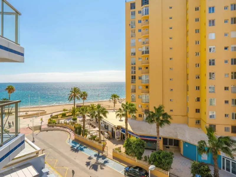 Apartamento de 2 dormitorios en primera línea de playa