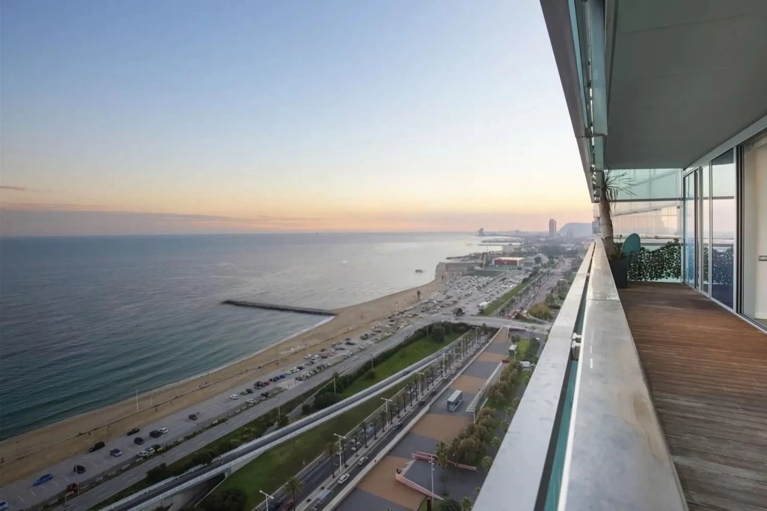 Exclusive seafront apartment with panoramic terrace in Barcelona