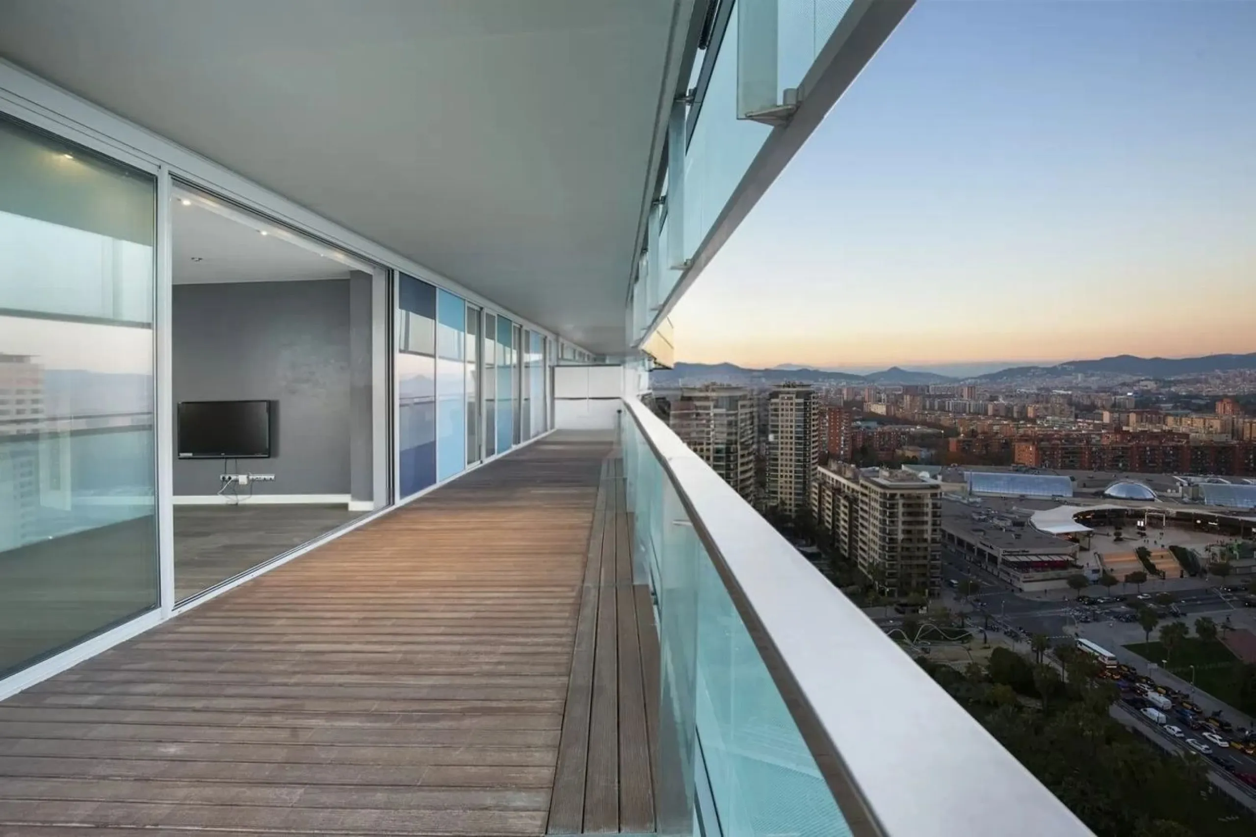 Exclusive seafront apartment with panoramic terrace in Barcelona