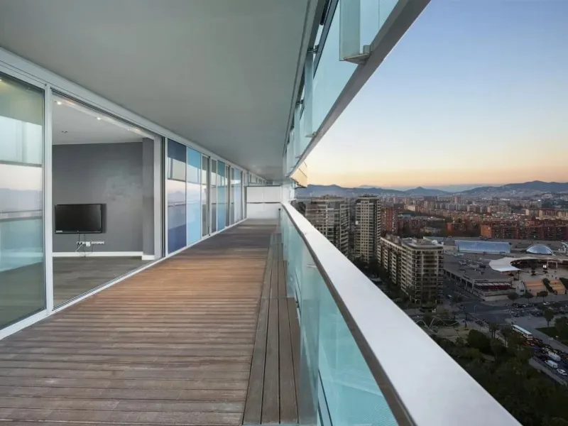 Exclusive seafront apartment with panoramic terrace in Barcelona