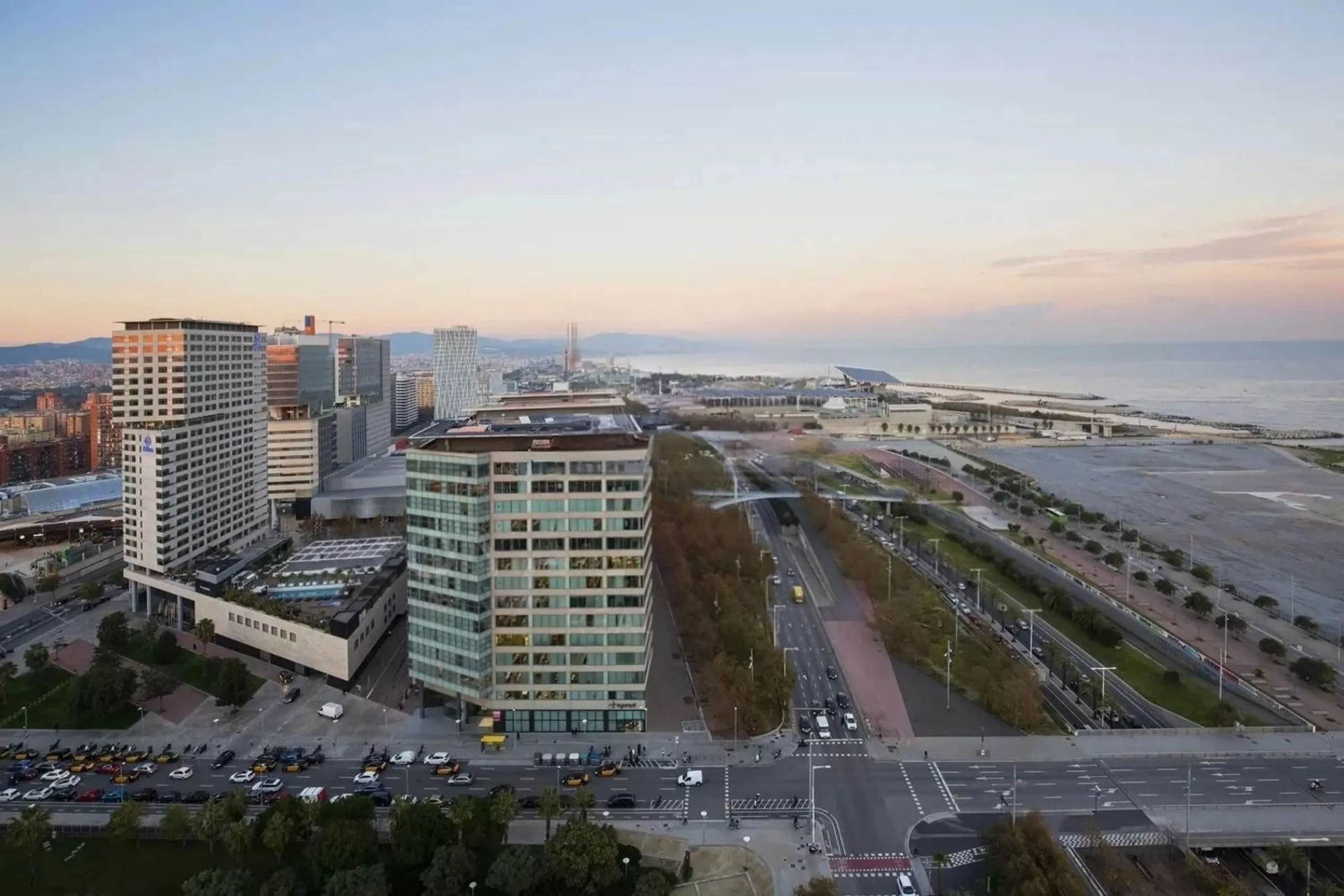 Exclusive seafront apartment with panoramic terrace in Barcelona