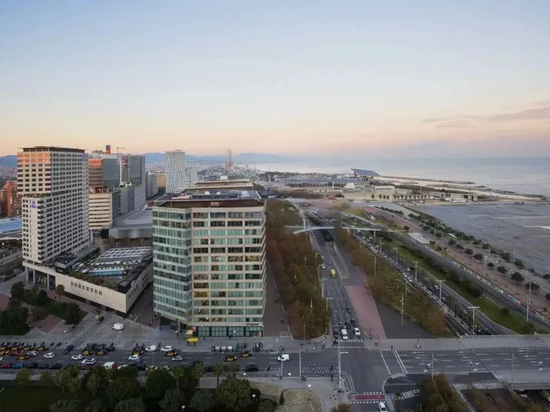 Exclusive seafront apartment with panoramic terrace in Barcelona