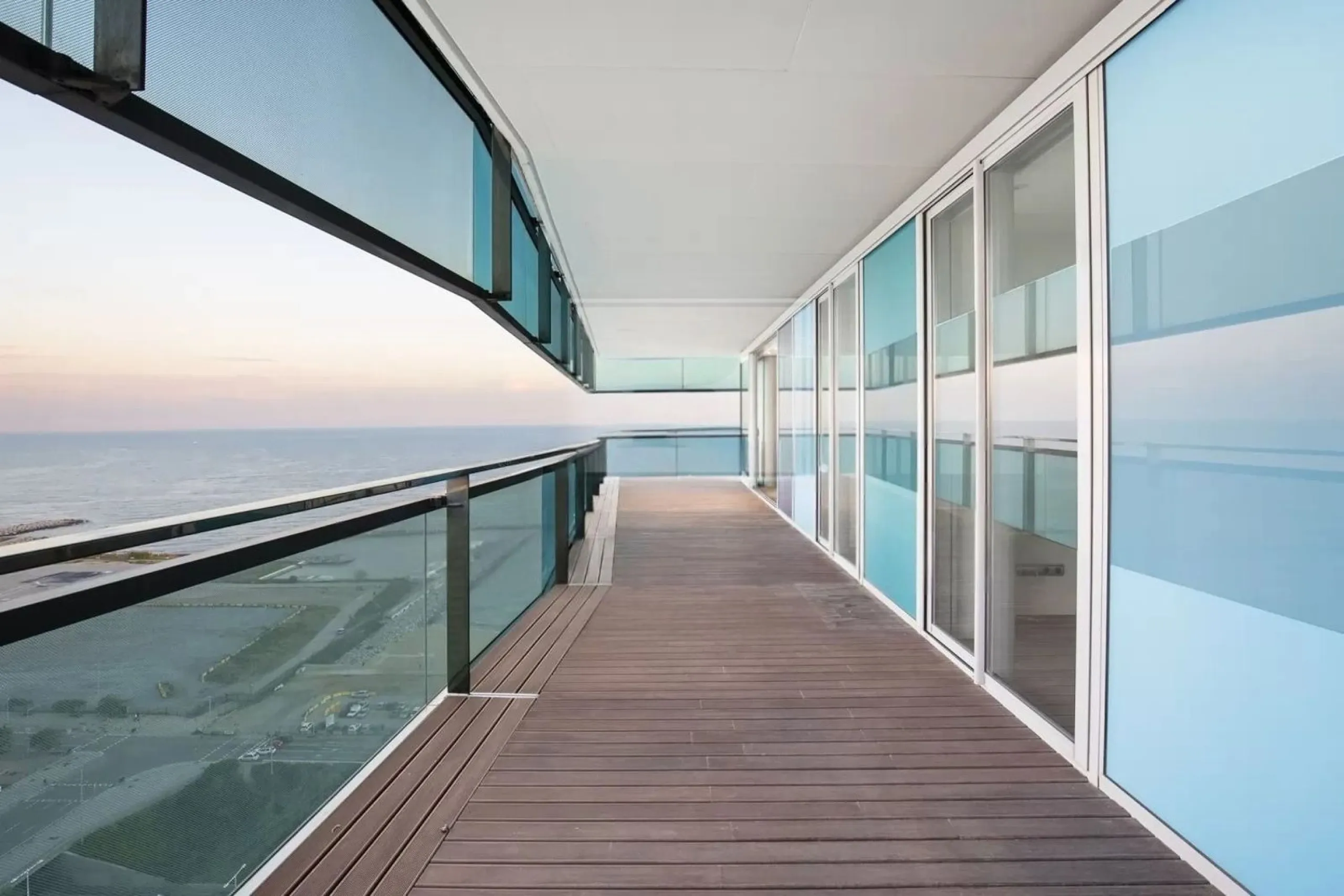 Exclusive seafront apartment with panoramic terrace in Barcelona