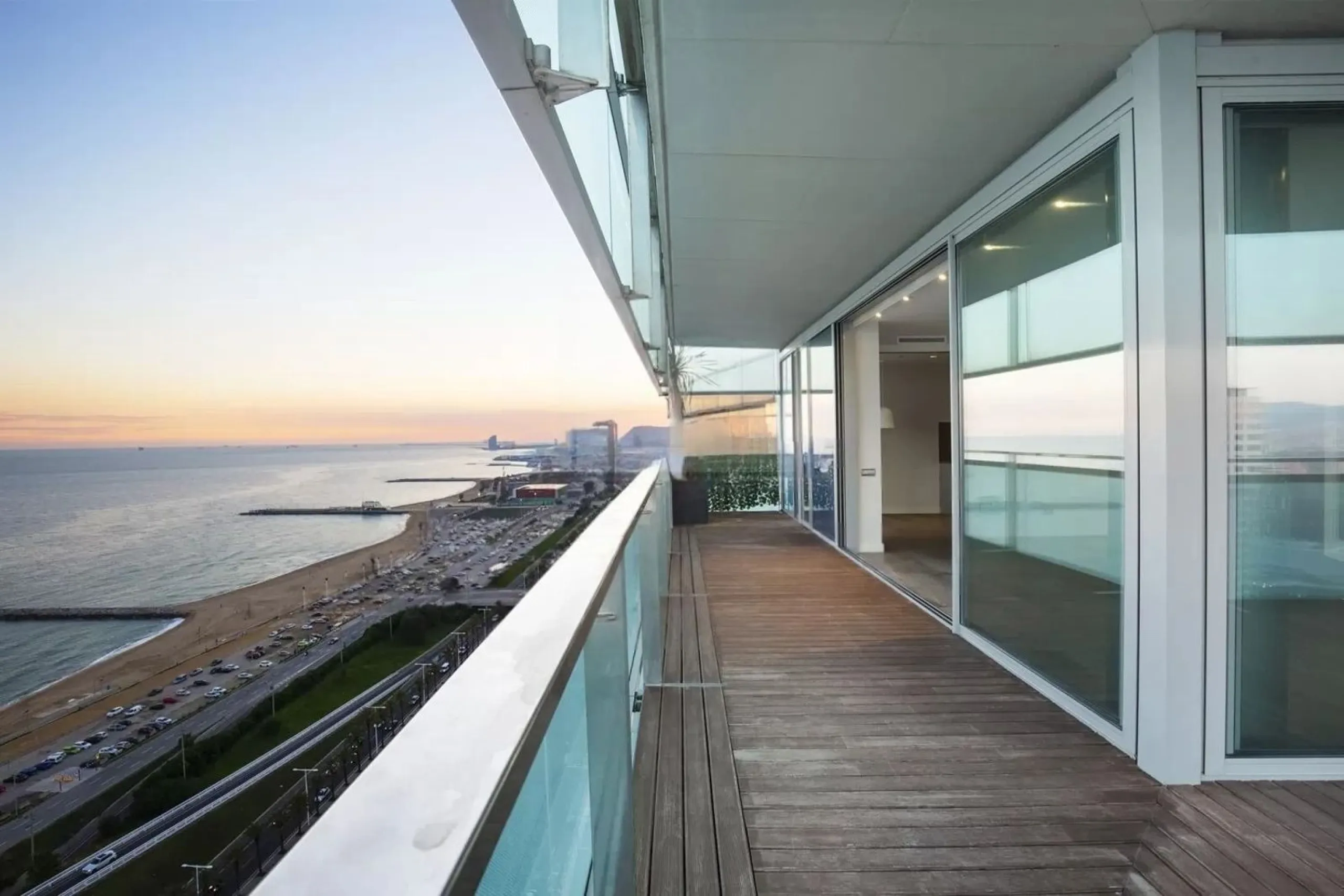 Exclusive seafront apartment with panoramic terrace in Barcelona