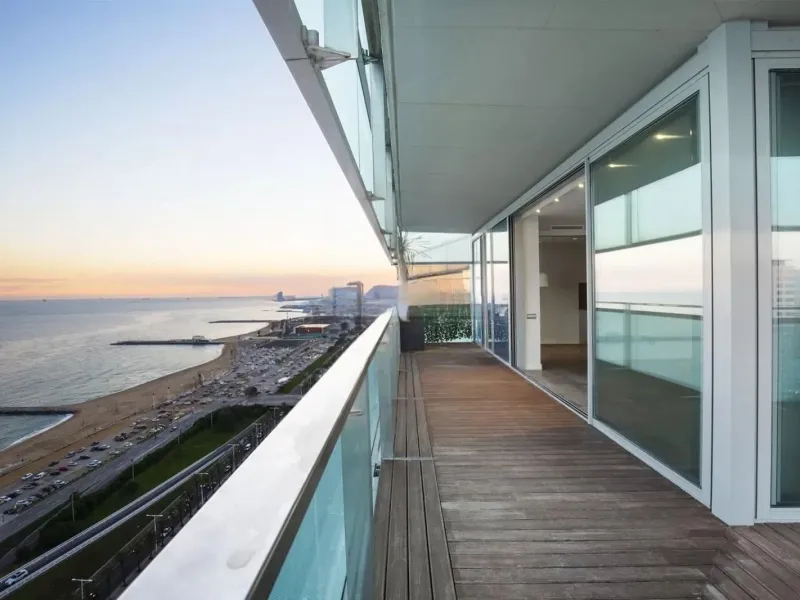 Exclusive seafront apartment with panoramic terrace in Barcelona