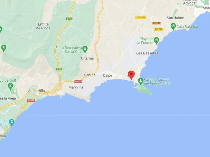Newly built homes with large terraces and sea views
