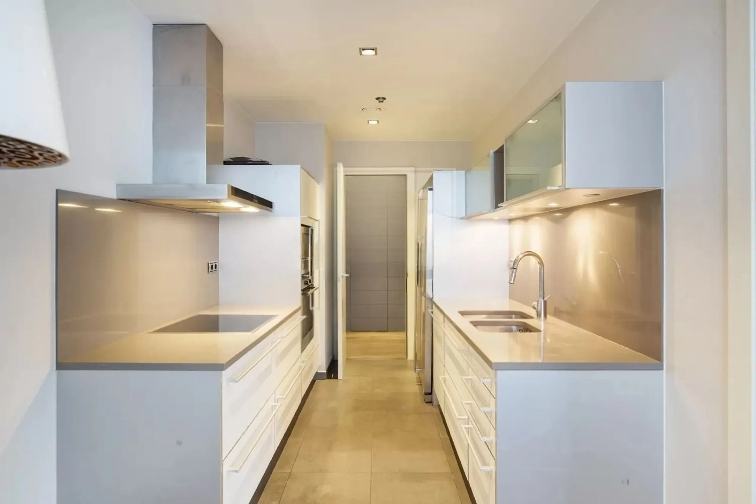 Exclusive seafront apartment with panoramic terrace in Barcelona