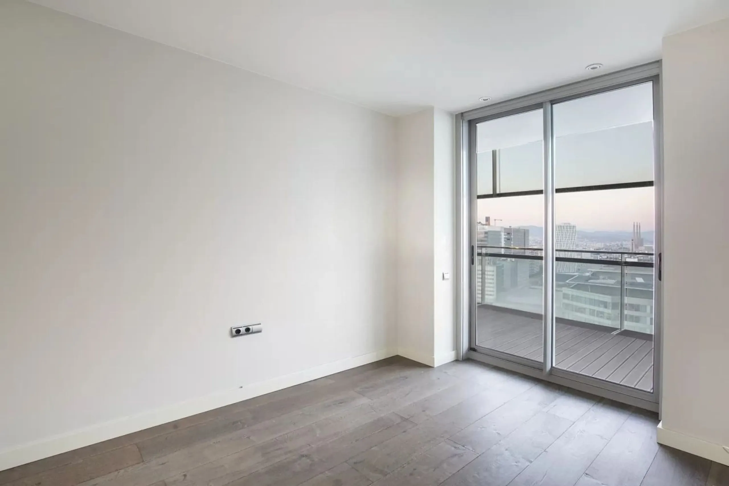 Exclusive seafront apartment with panoramic terrace in Barcelona