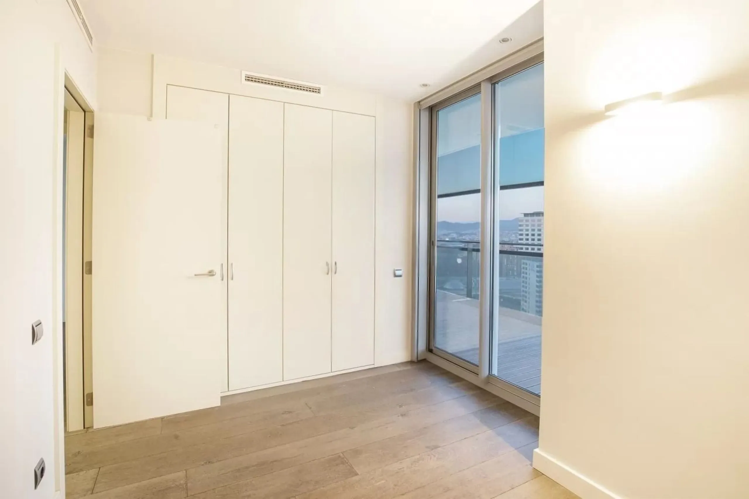 Exclusive seafront apartment with panoramic terrace in Barcelona
