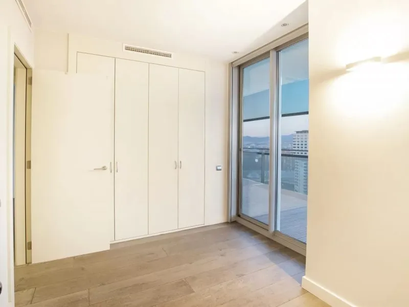 Exclusive seafront apartment with panoramic terrace in Barcelona