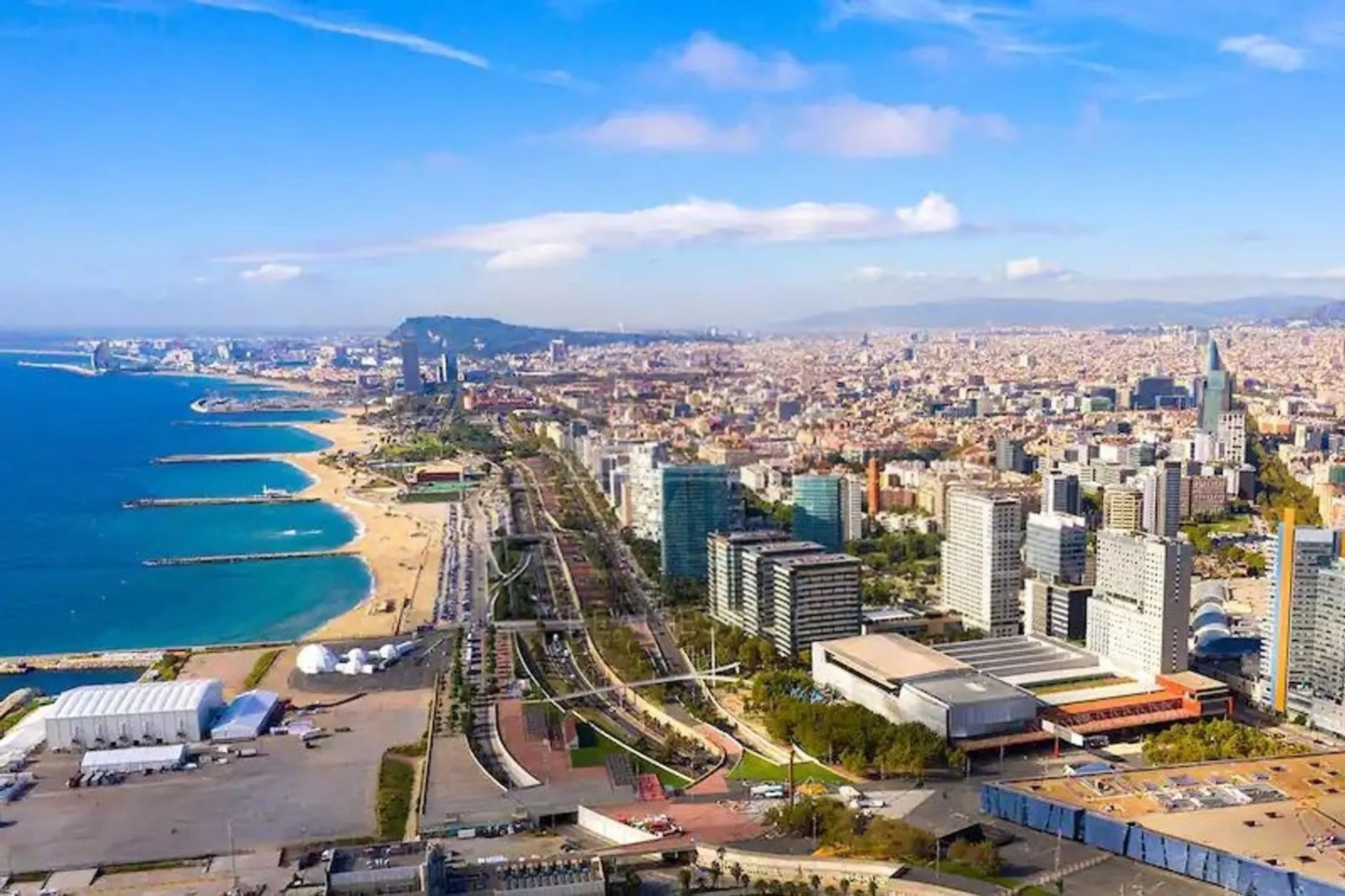 Exclusive seafront apartment with panoramic terrace in Barcelona