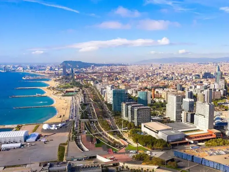Exclusive seafront apartment with panoramic terrace in Barcelona