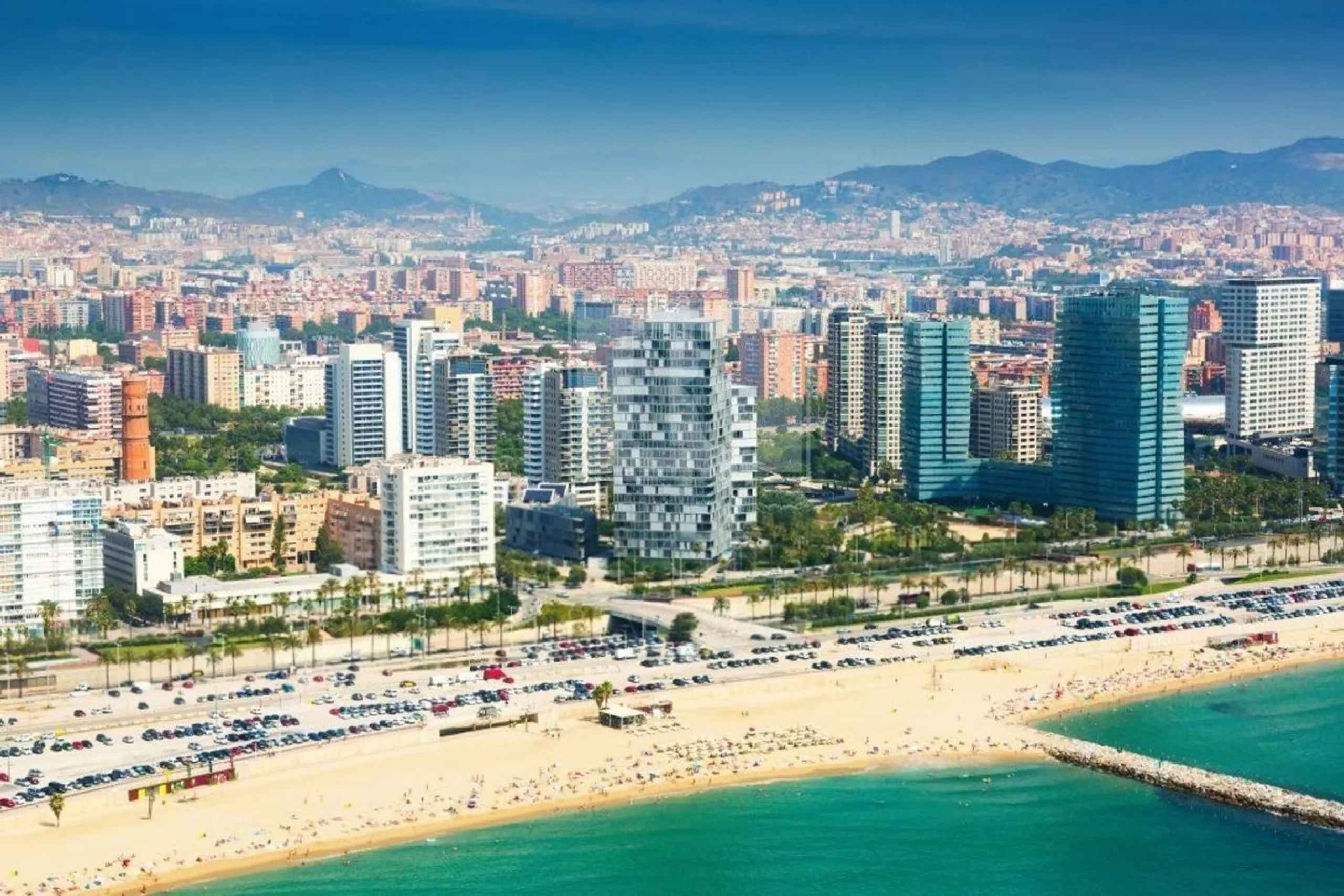 Exclusive seafront apartment with panoramic terrace in Barcelona