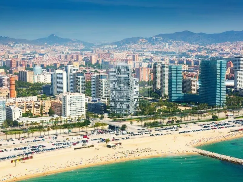 Exclusive seafront apartment with panoramic terrace in Barcelona