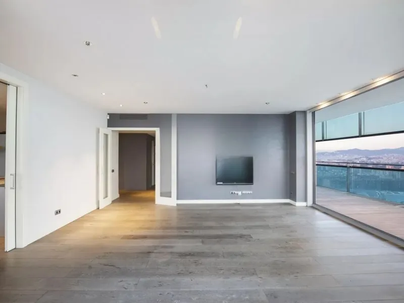 Exclusive seafront apartment with panoramic terrace in Barcelona
