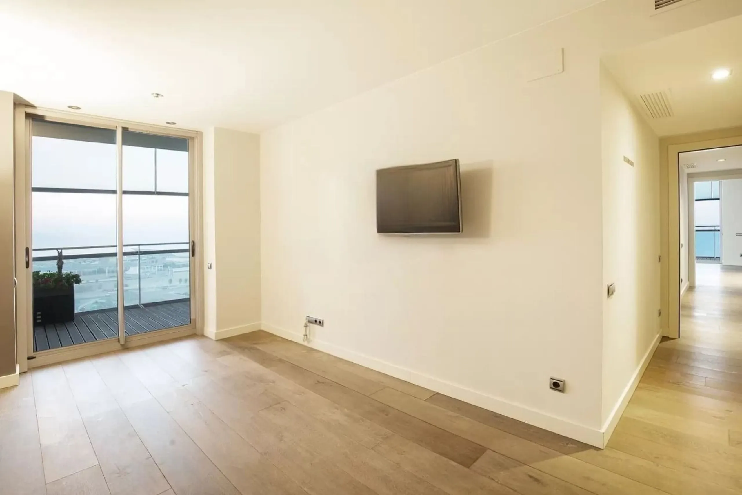 Exclusive seafront apartment with panoramic terrace in Barcelona