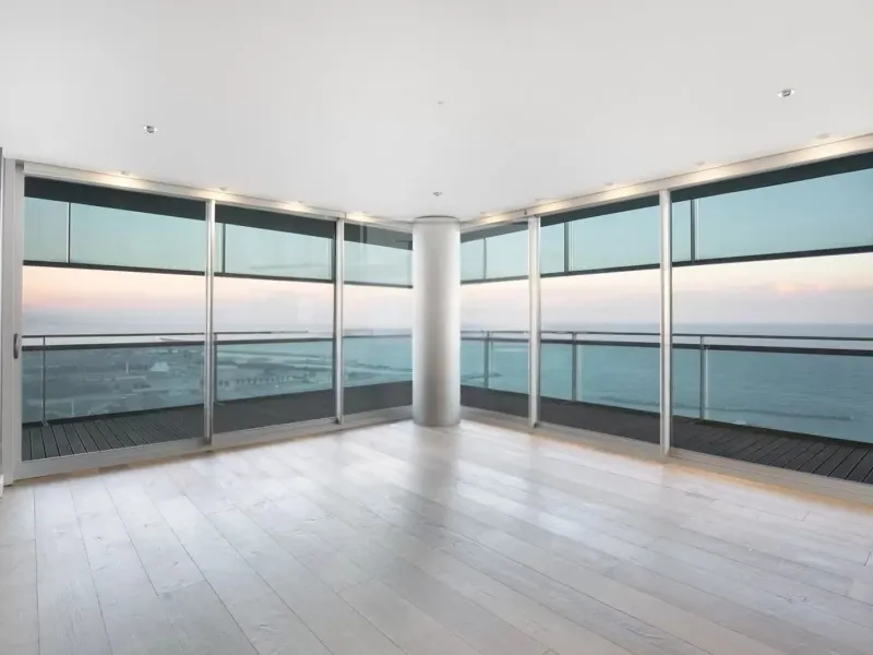 Exclusive seafront apartment with panoramic terrace in Barcelona