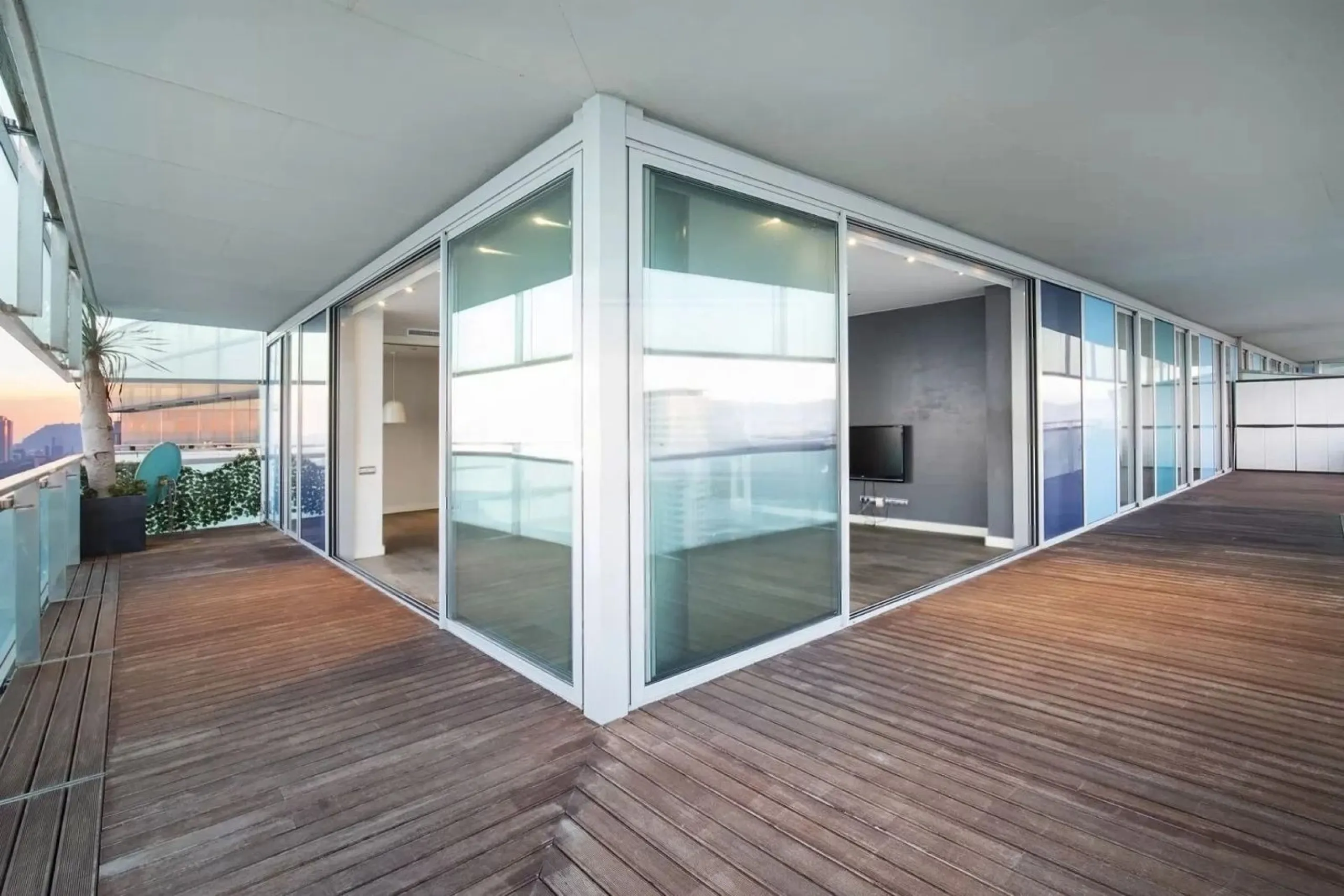 Exclusive seafront apartment with panoramic terrace in Barcelona