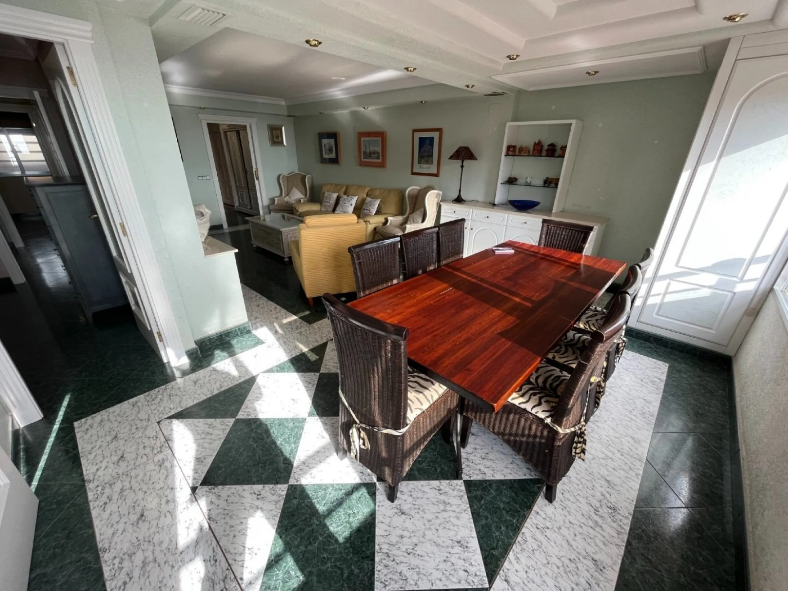 Great apartment with sea views