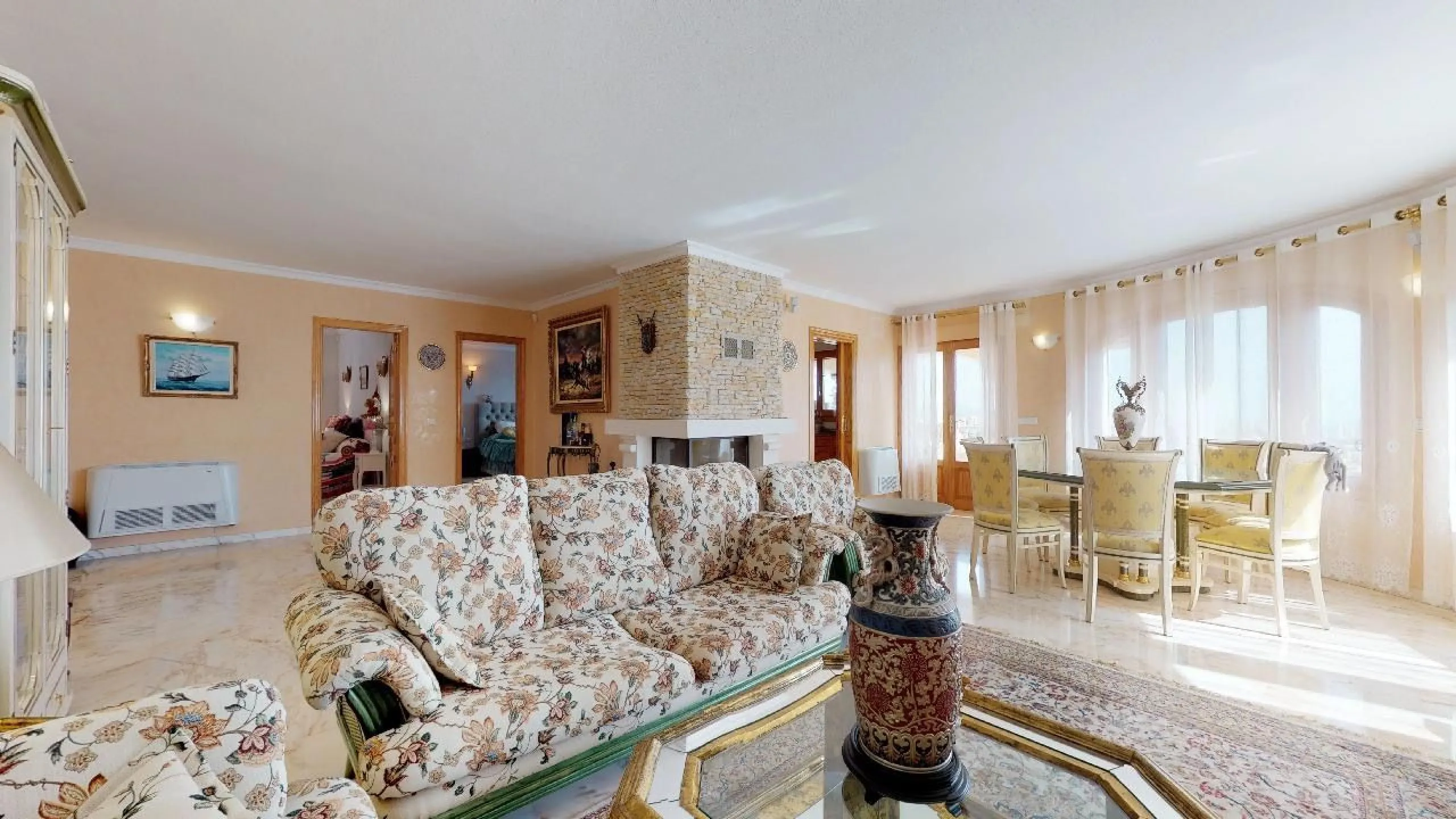 EXCLUSIVA VILLA EN VENTA EN CALPE CON MARAVILLOSAS VISTAS AL MAR