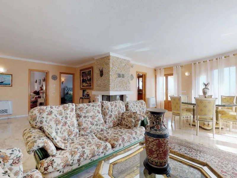 EXCLUSIVA VILLA EN VENTA EN CALPE CON MARAVILLOSAS VISTAS AL MAR