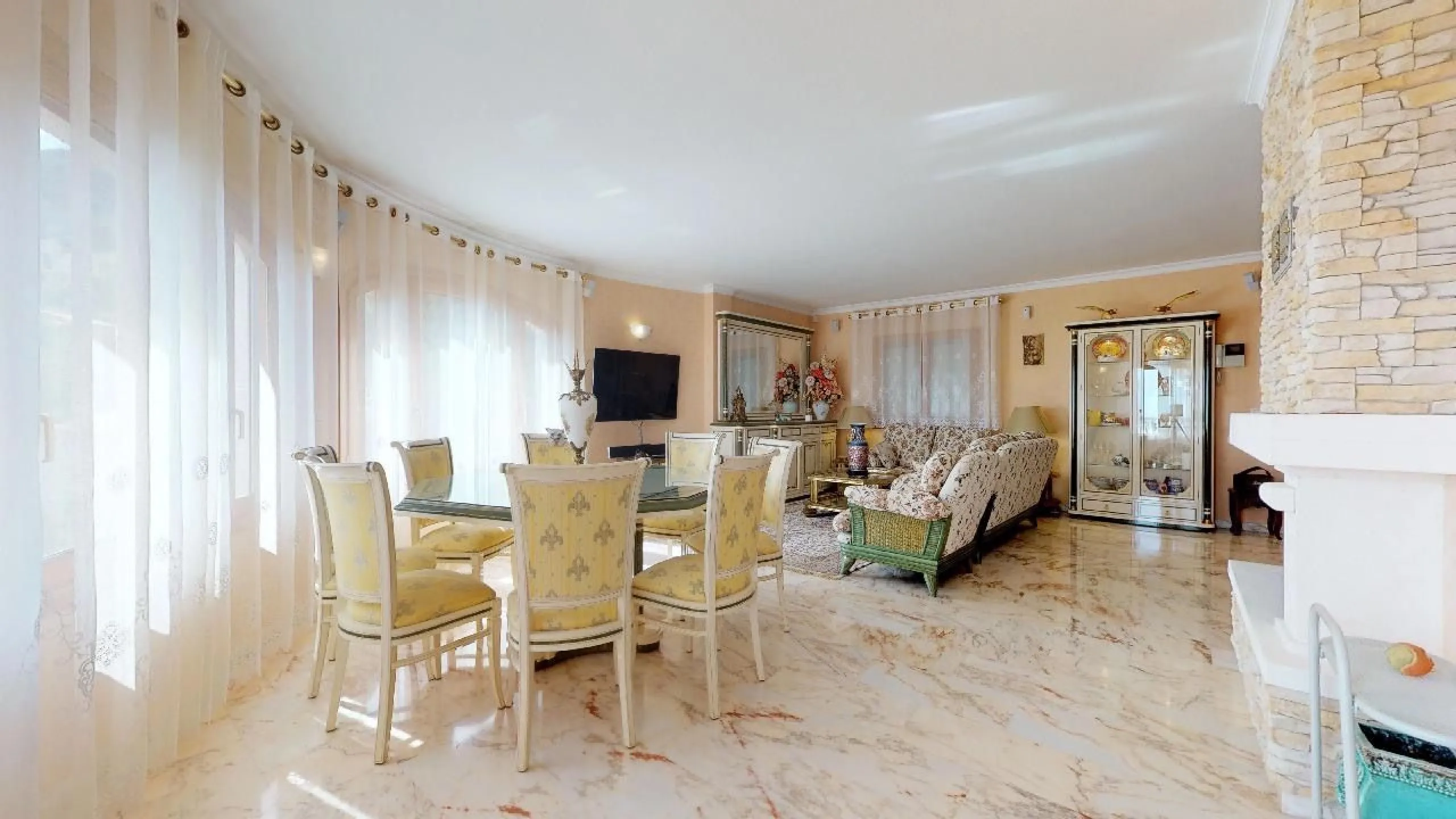 EXCLUSIVA VILLA EN VENTA EN CALPE CON MARAVILLOSAS VISTAS AL MAR