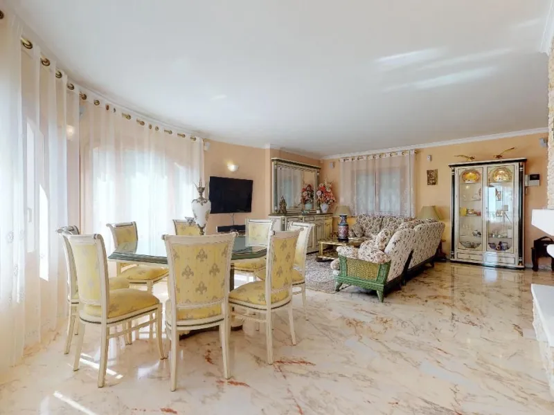 EXCLUSIVA VILLA EN VENTA EN CALPE CON MARAVILLOSAS VISTAS AL MAR